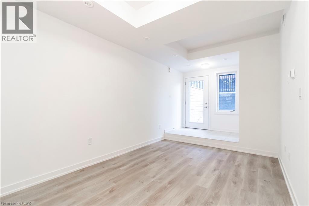 #M10 40 PALACE Street - Image 8
