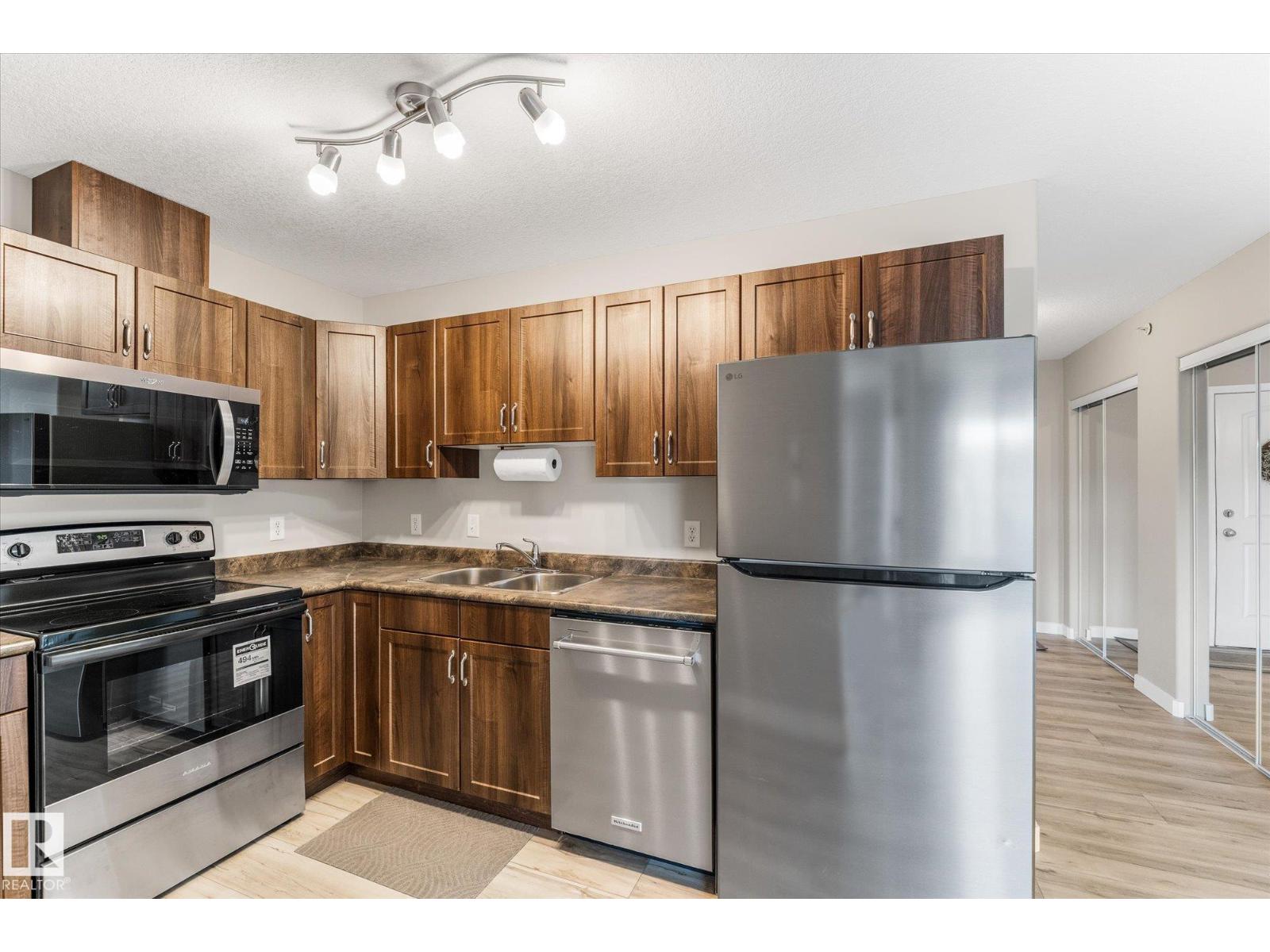 #437 50 WOODSMERE CL - 12