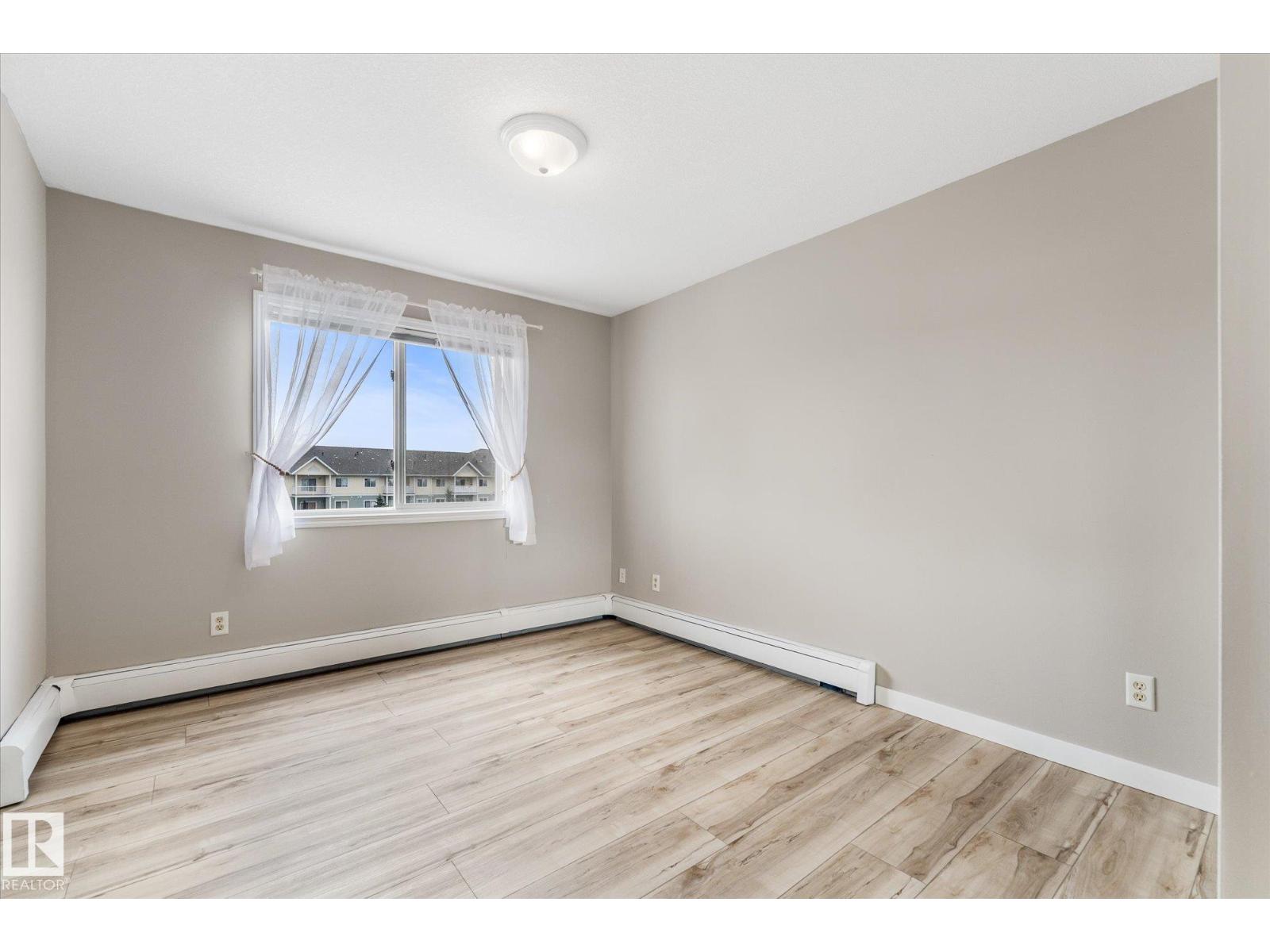 #437 50 WOODSMERE CL - 30