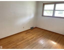 8759 81 Av Nw, Edmonton, AB T6C0W5 Photo 8