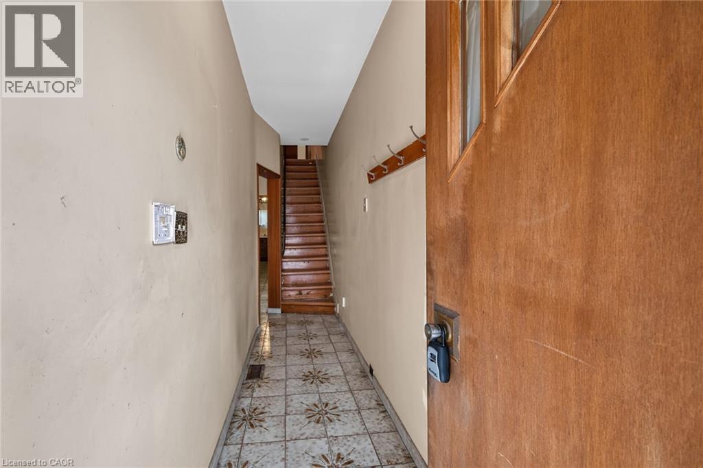15 KINRADE Avenue, Hamilton, Ontario, L8L6L5, Hamilton, Ontario — photo 5 of 5