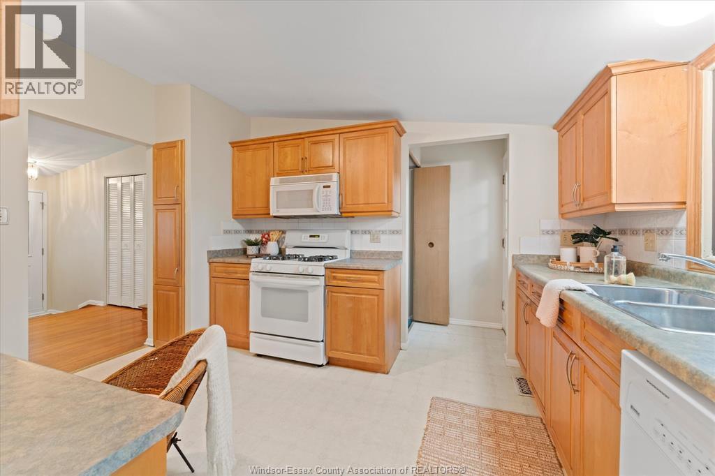 4339 ASHFIELD CRESCENT - 9