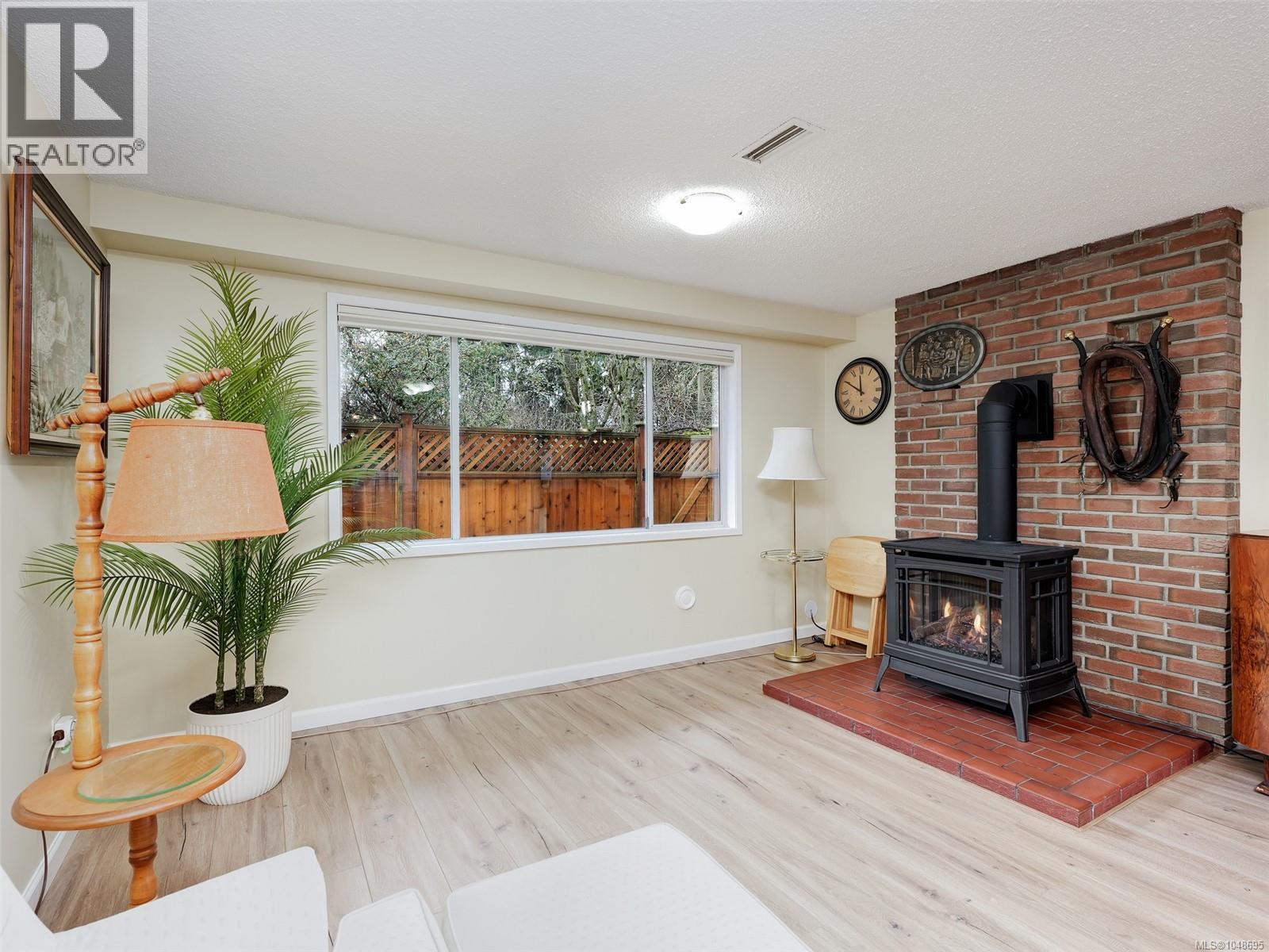 985 Sutcliffe Rd, Saanich