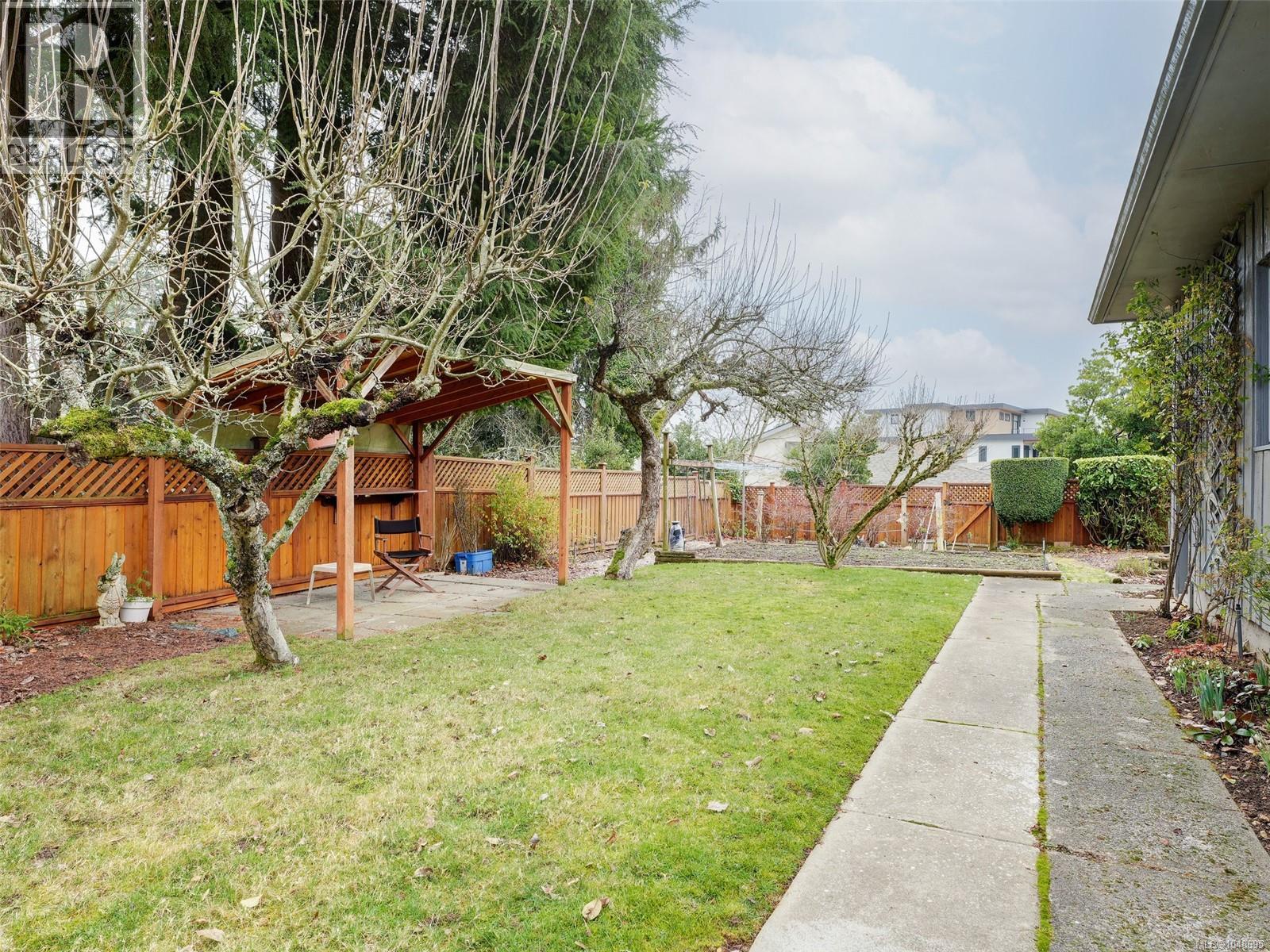 985 Sutcliffe Rd, Saanich