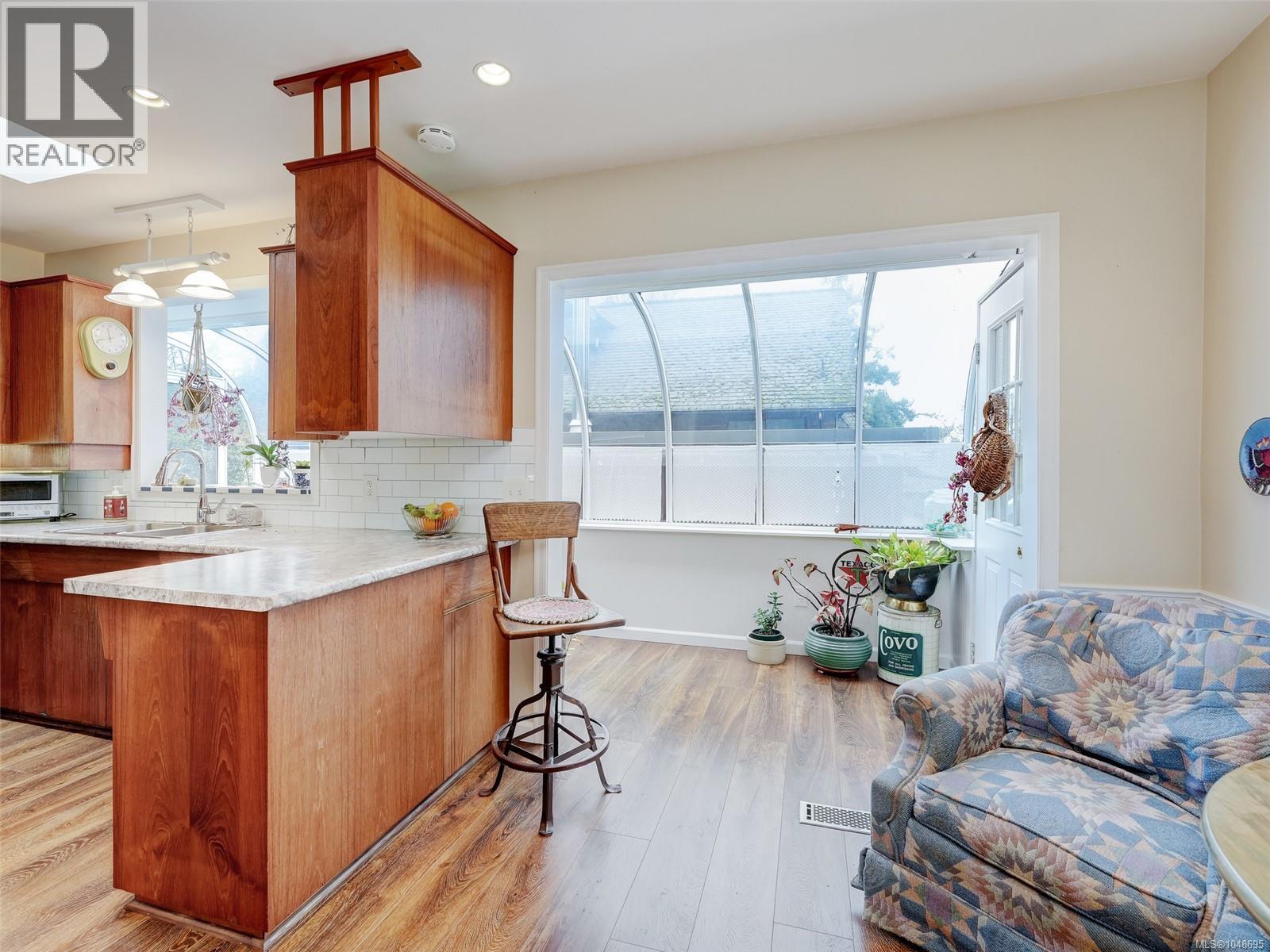 985 Sutcliffe Rd, Saanich