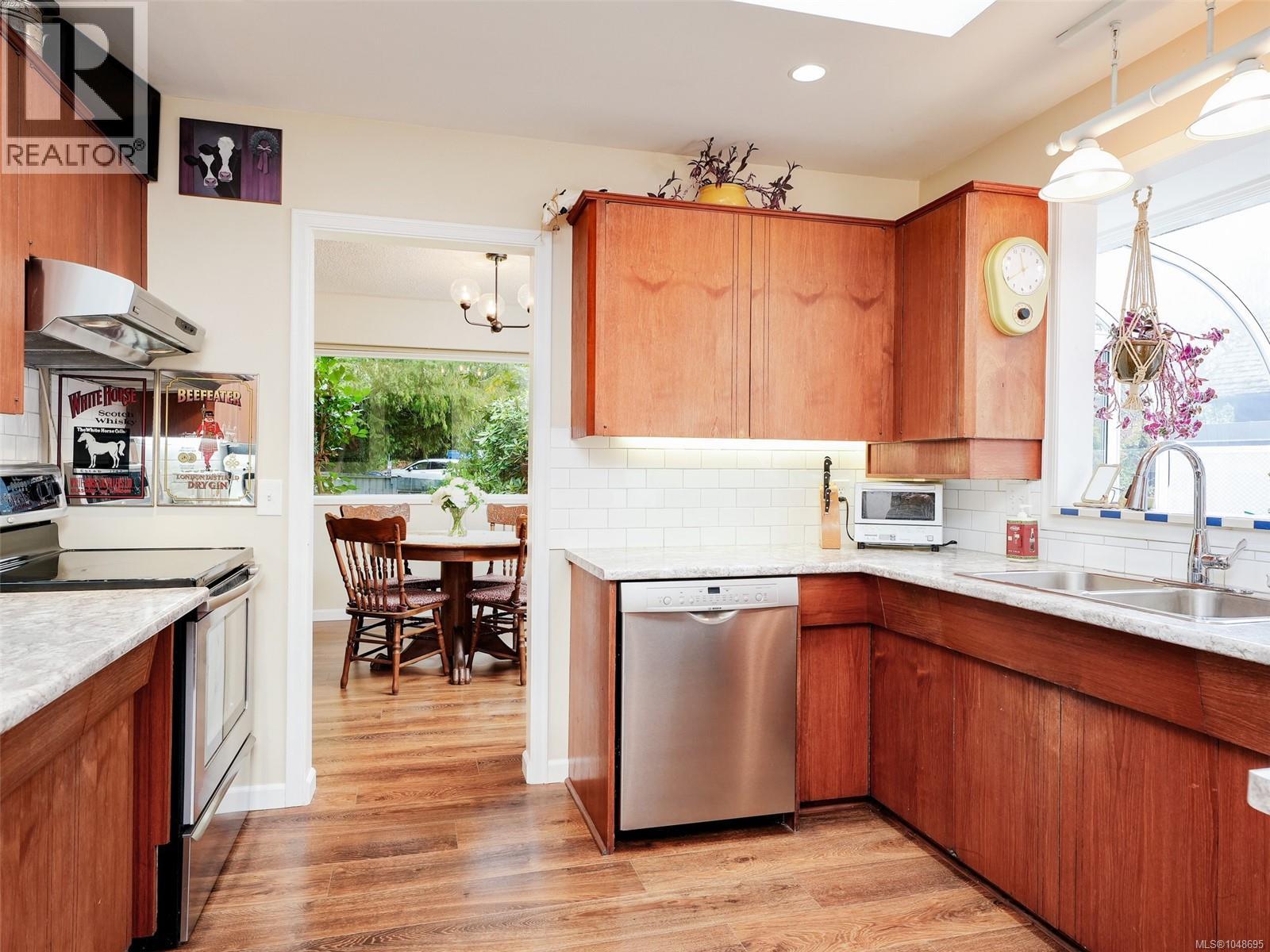 985 Sutcliffe Rd, Saanich