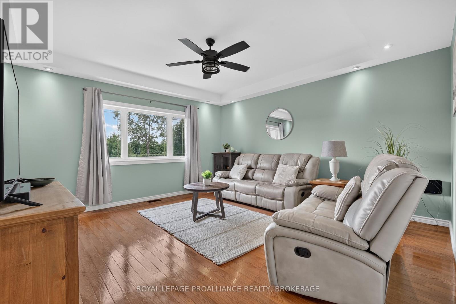 27 COLLINS DRIVE - Image 16