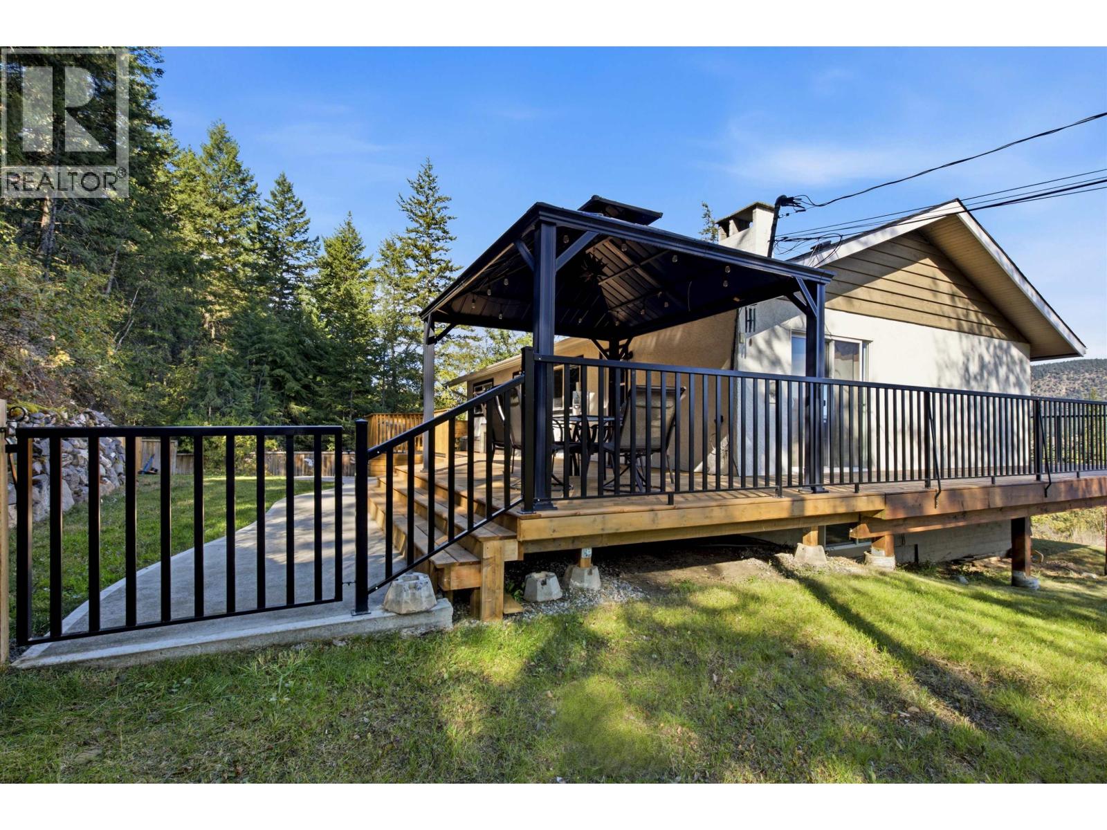 305 HAZEL STREET - 23