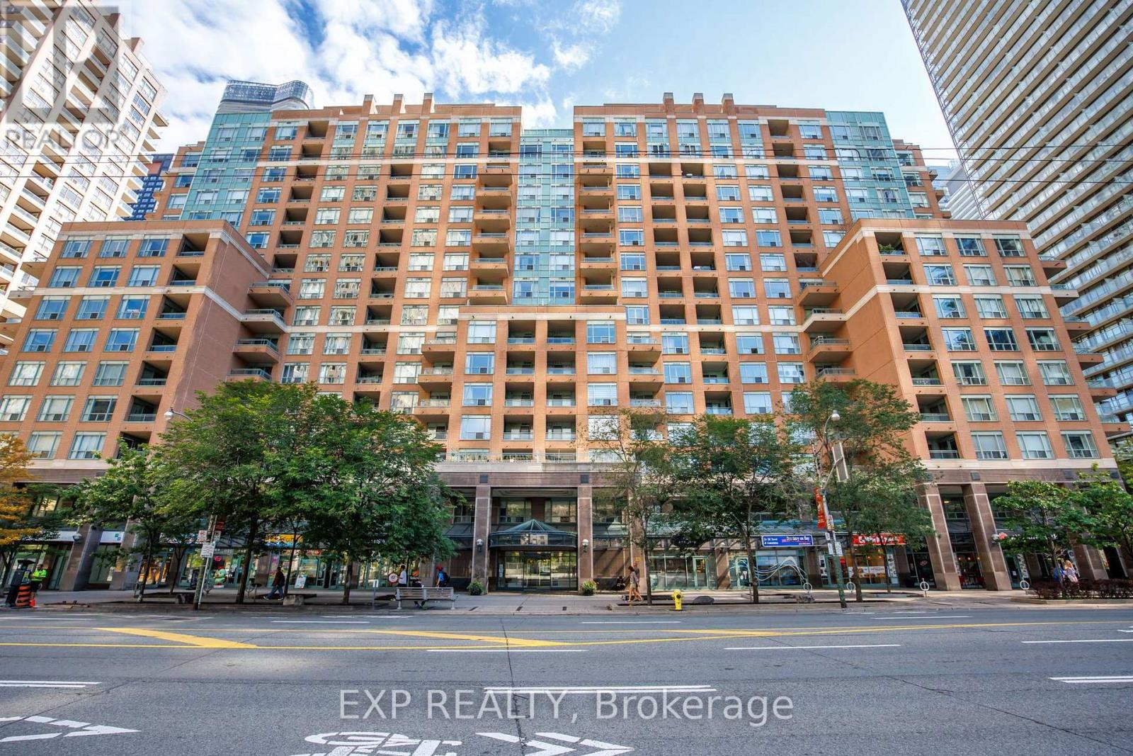 #409 889 BAY STREET - 1