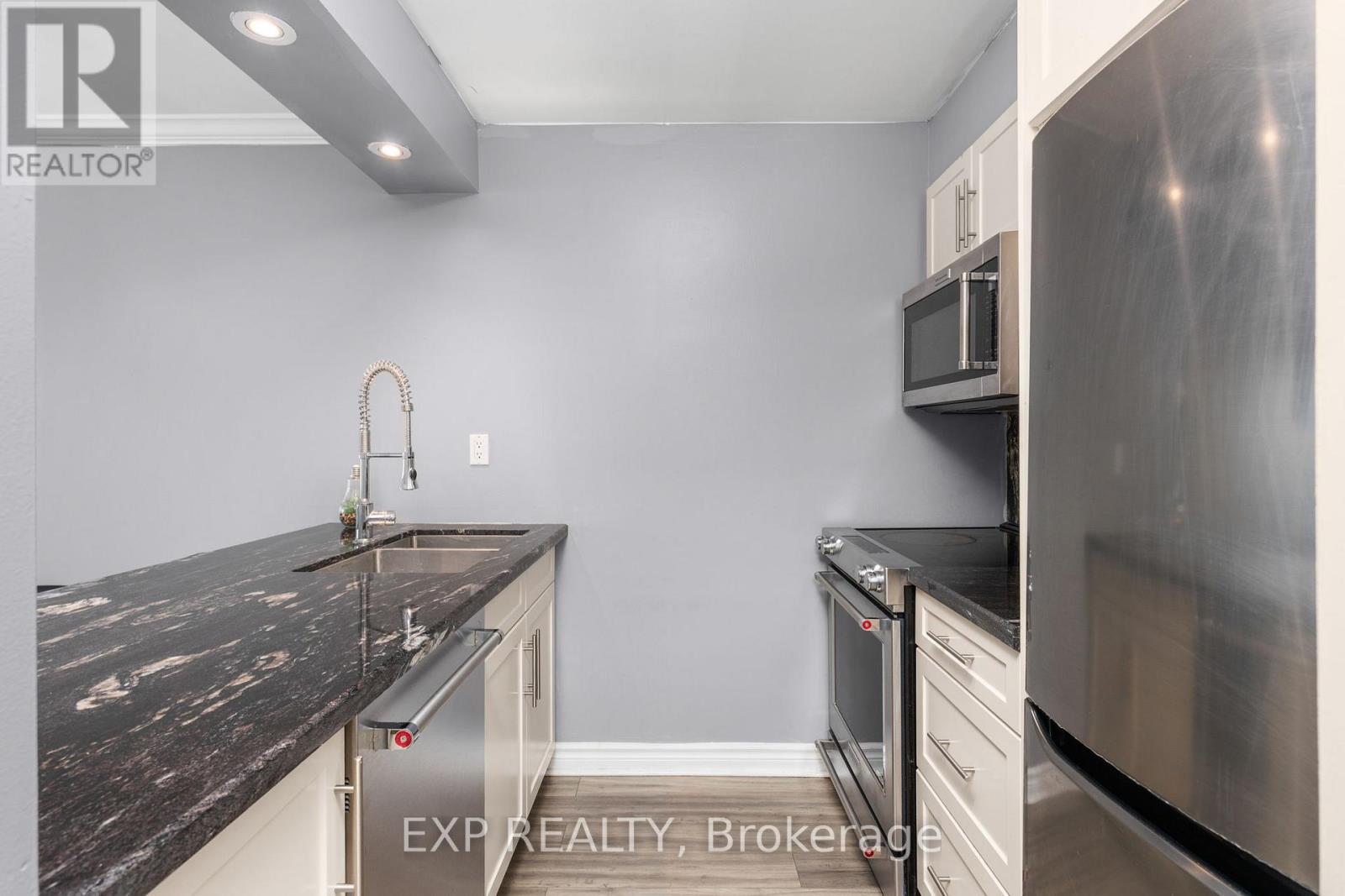 #409 889 BAY STREET - 13