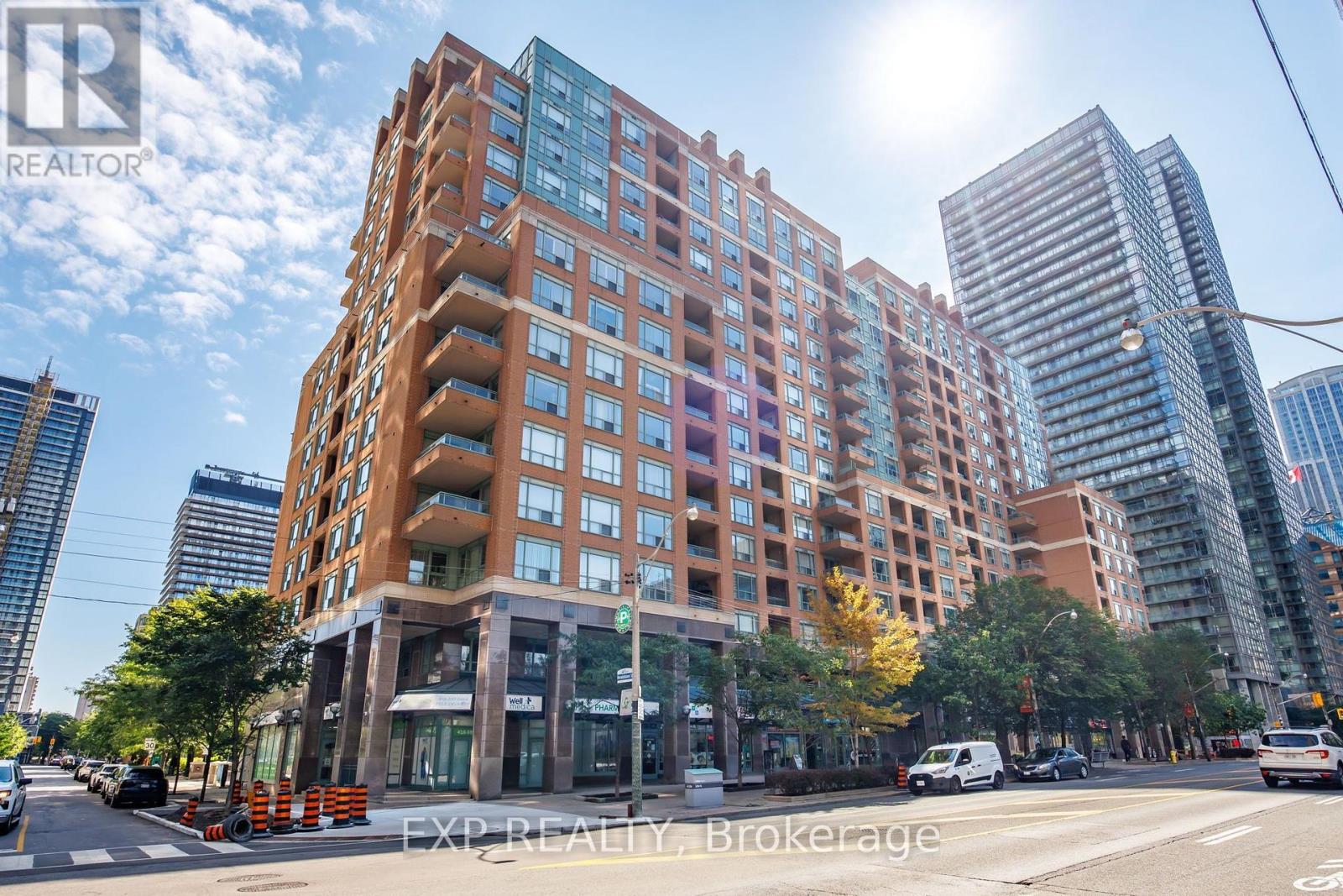 #409 889 BAY STREET - 2