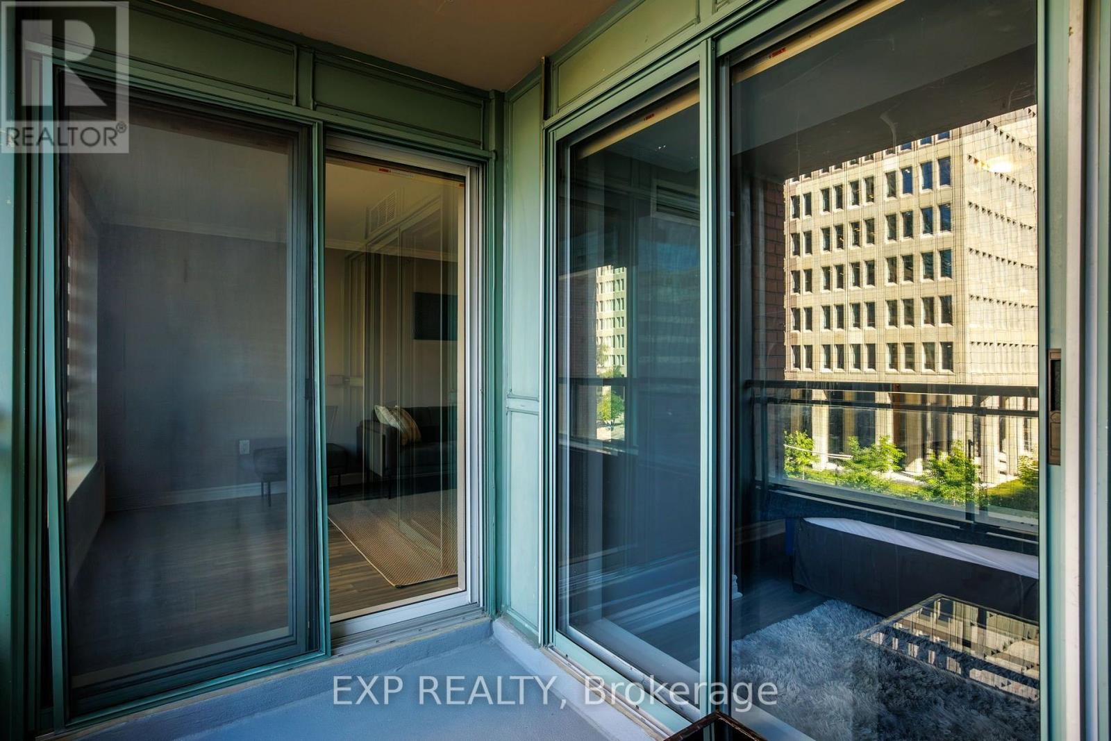 #409 889 BAY STREET - 22