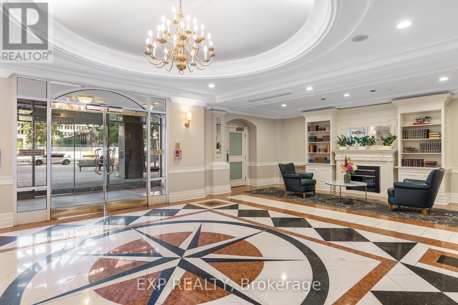 #409 889 BAY STREET - 24