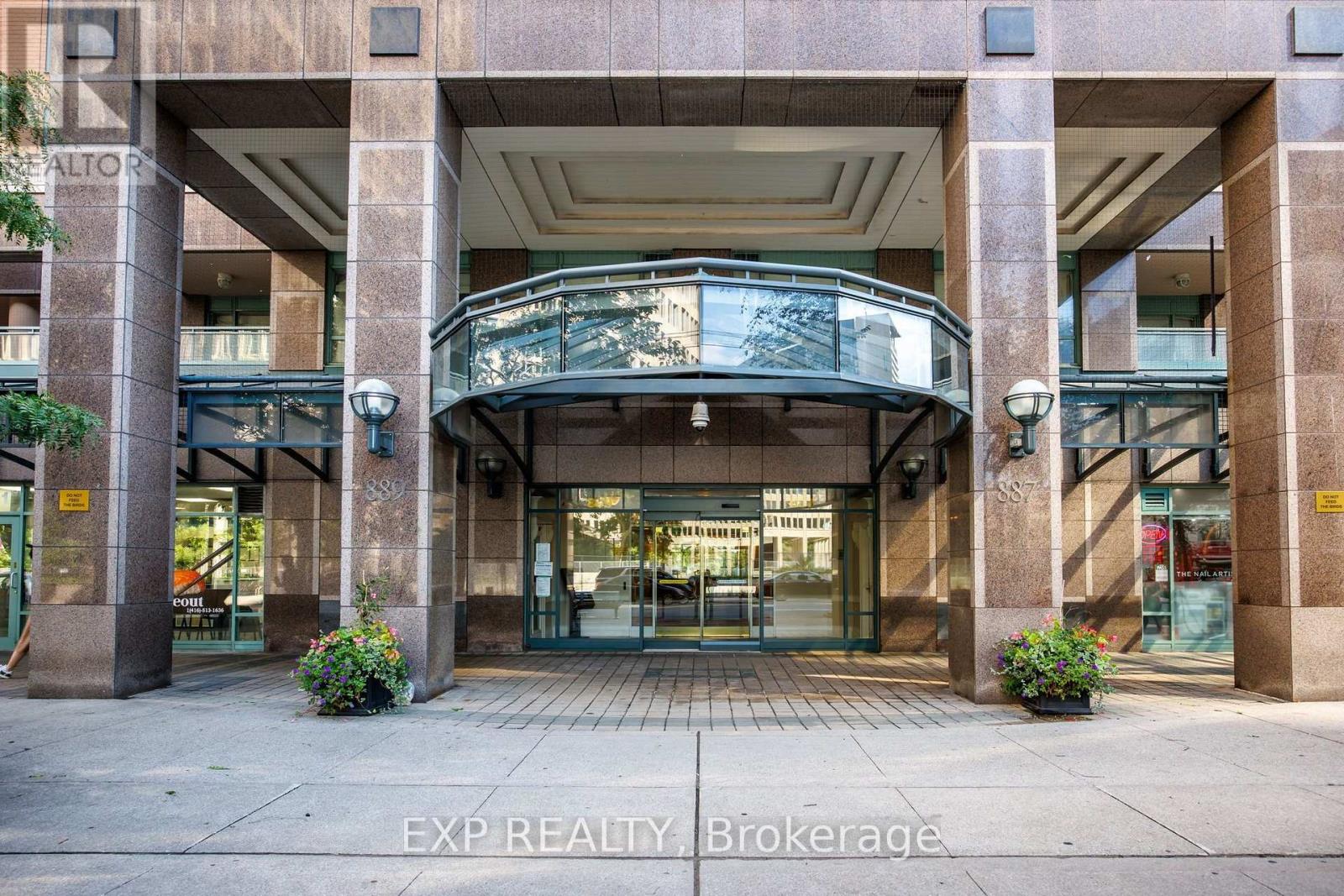 #409 889 BAY STREET - 3