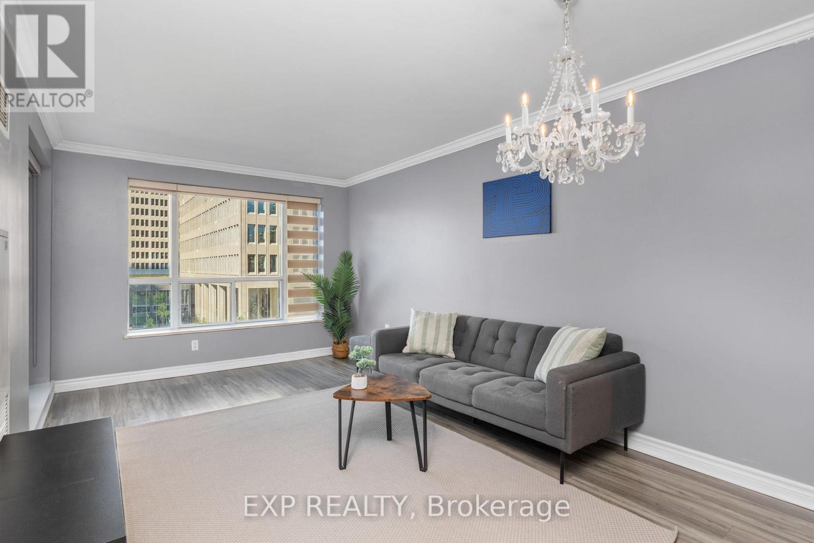 #409 889 BAY STREET - 5