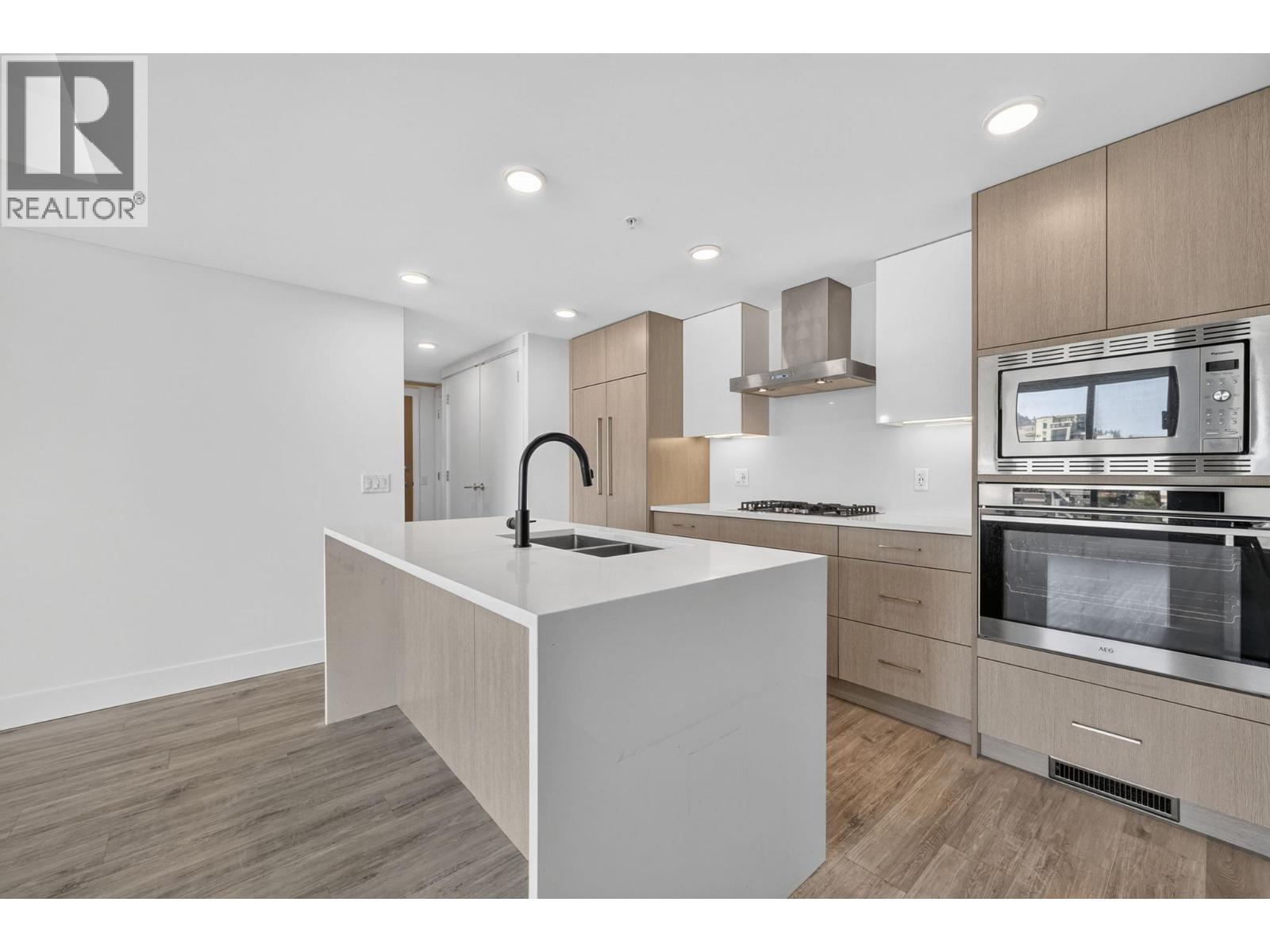 701 1588 Ellis Street, Kelowna