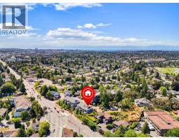 Ensuite - 101 3916 Carey Rd, Saanich, BC V8Z4E2 Photo 6