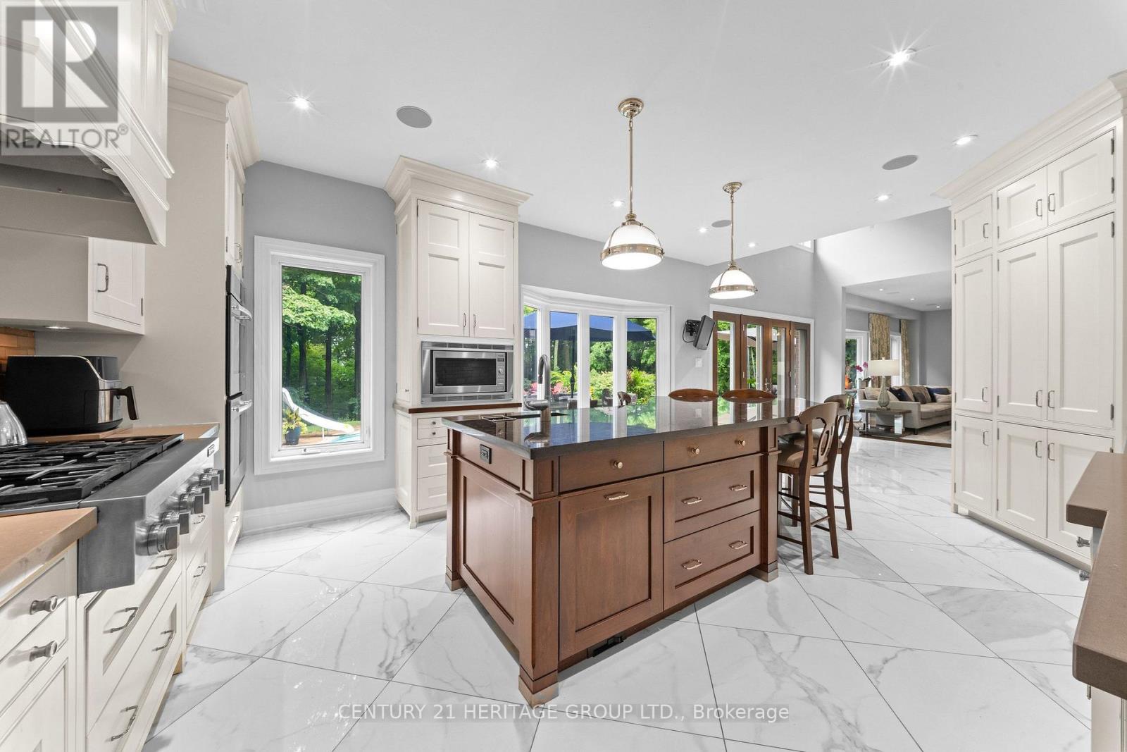 48 CARLYLE CRESCENT - 18