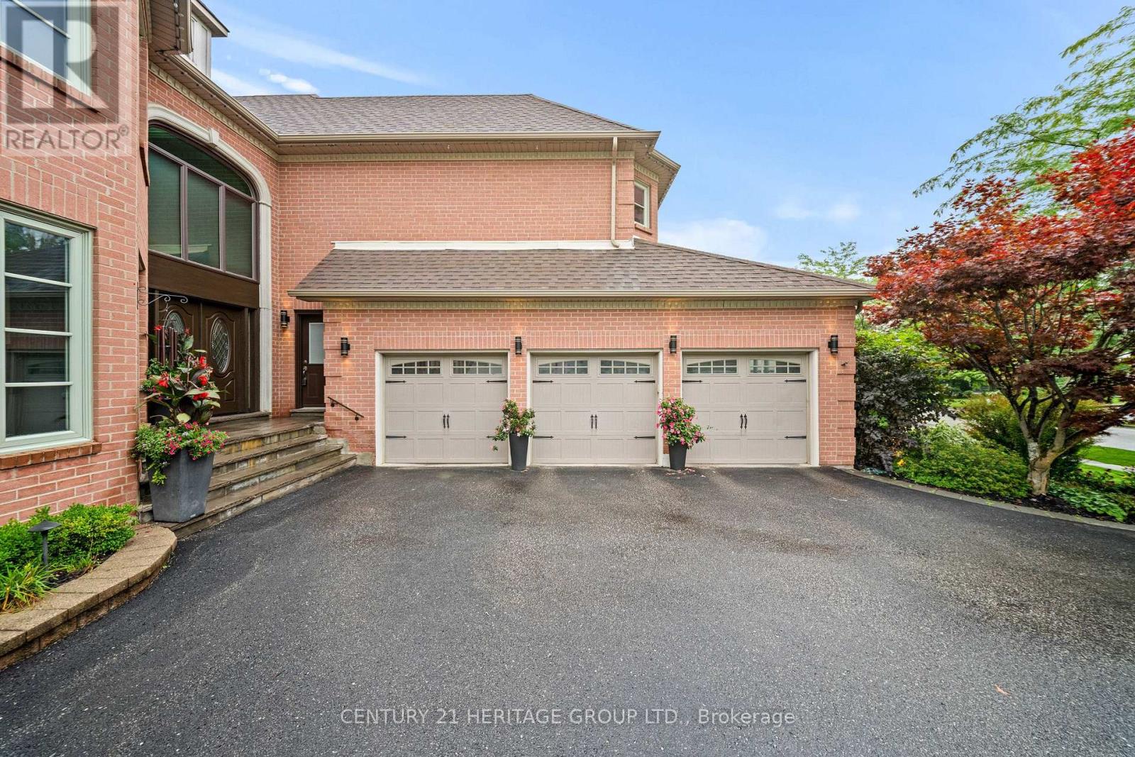 48 CARLYLE CRESCENT - 3