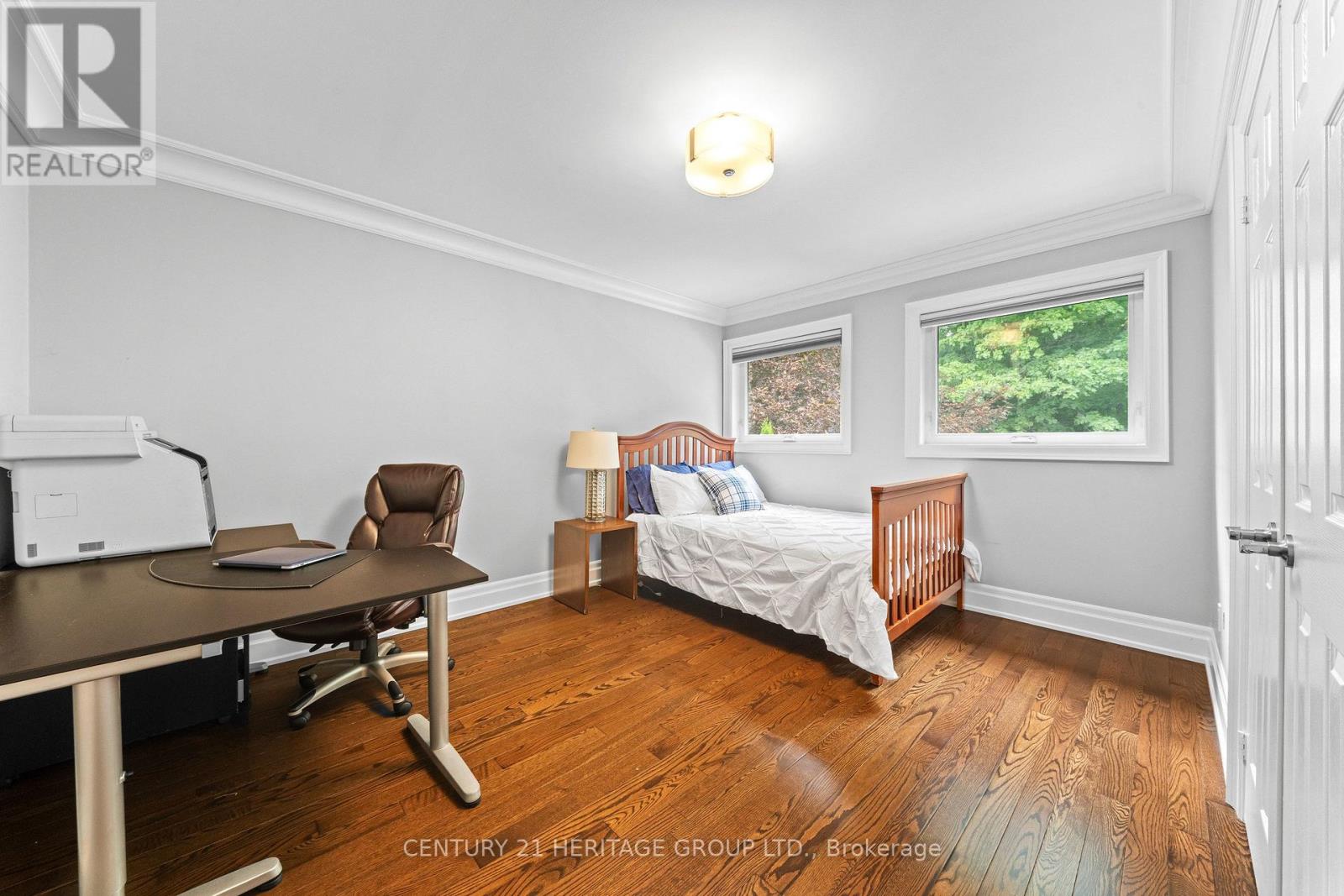 48 CARLYLE CRESCENT - 36