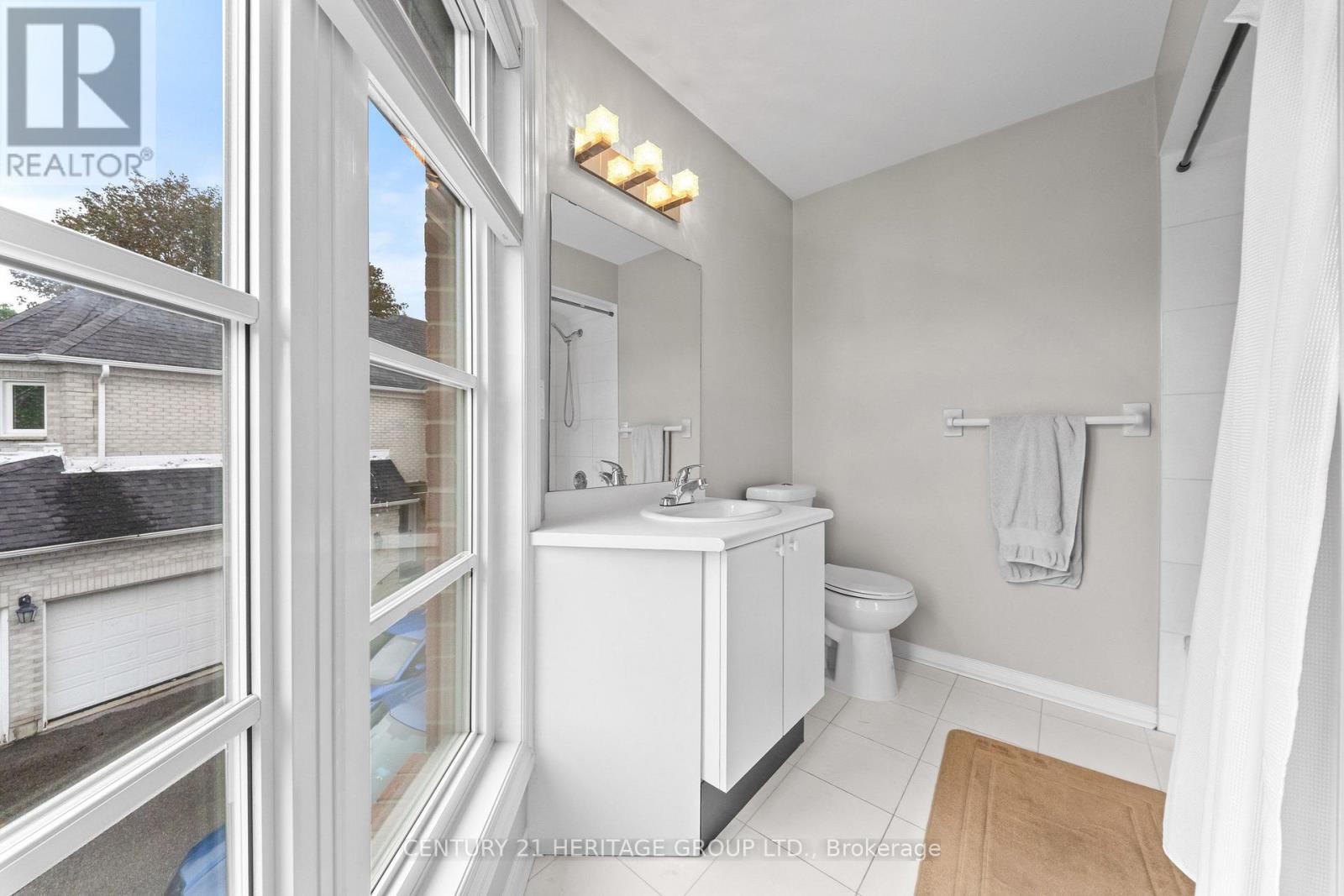 48 CARLYLE CRESCENT - 38