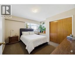 Full bathroom - 2768 Valleyview Drive, Kamloops, BC V2C4E8 Photo 12