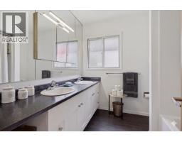 Primary Bedroom - 2768 Valleyview Drive, Kamloops, BC V2C4E8 Photo 10