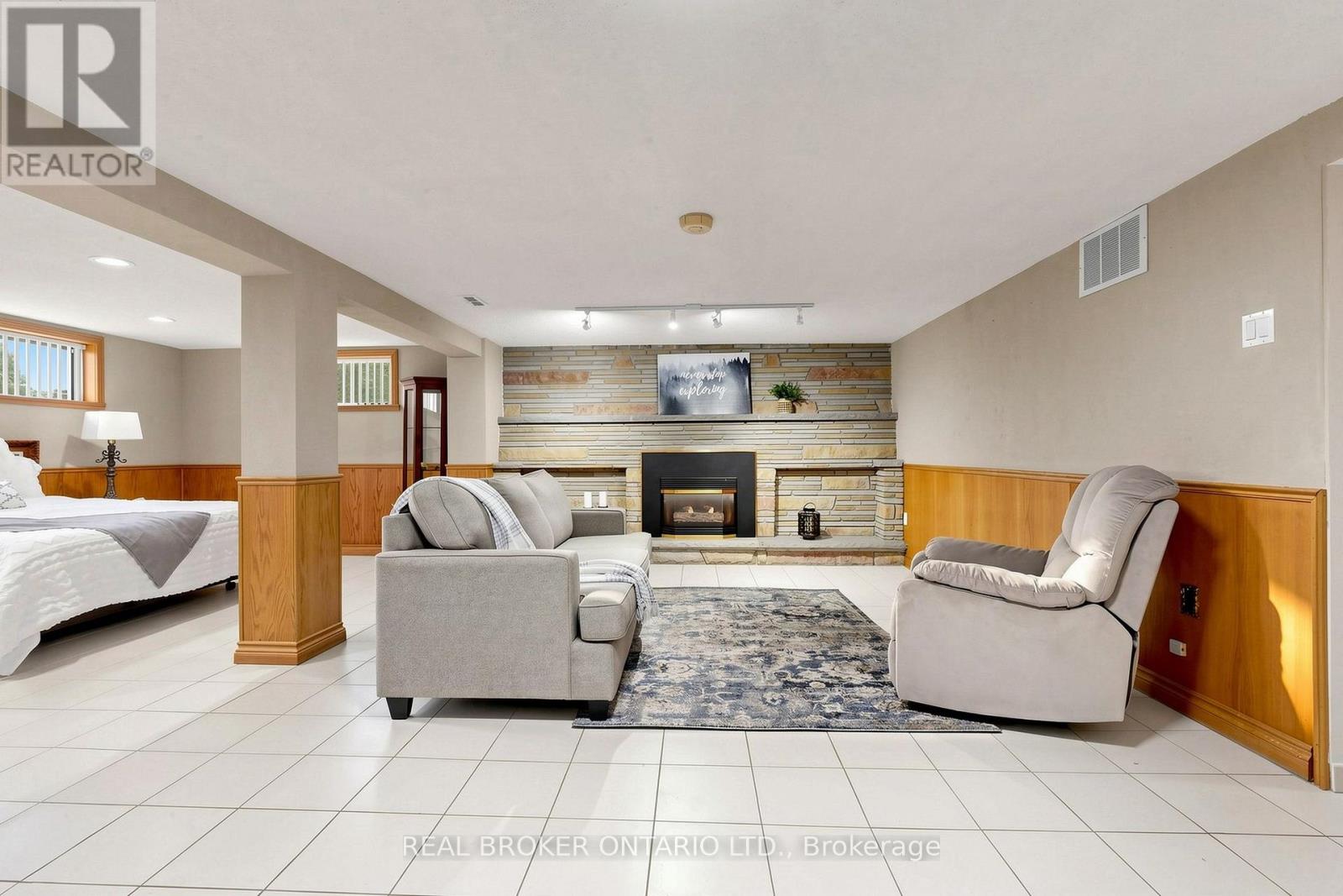 2 DORKING CRESCENT - Image 31