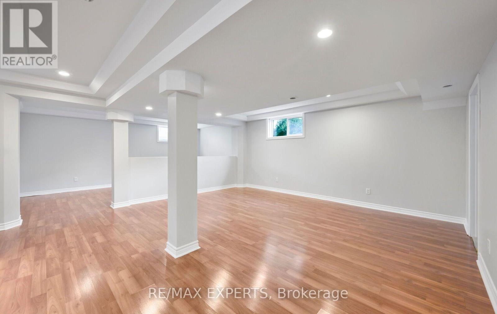 13 PAULETTE WAY - 32