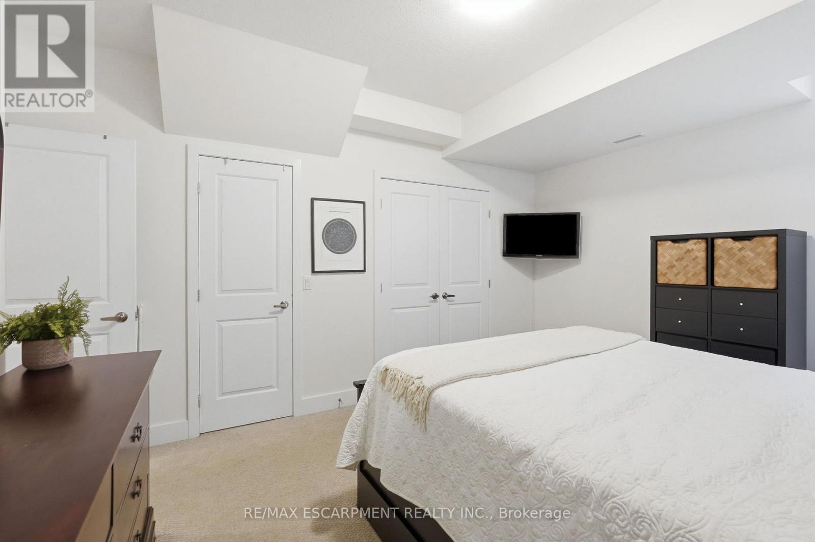 #18 261 SKINNER ROAD - 21