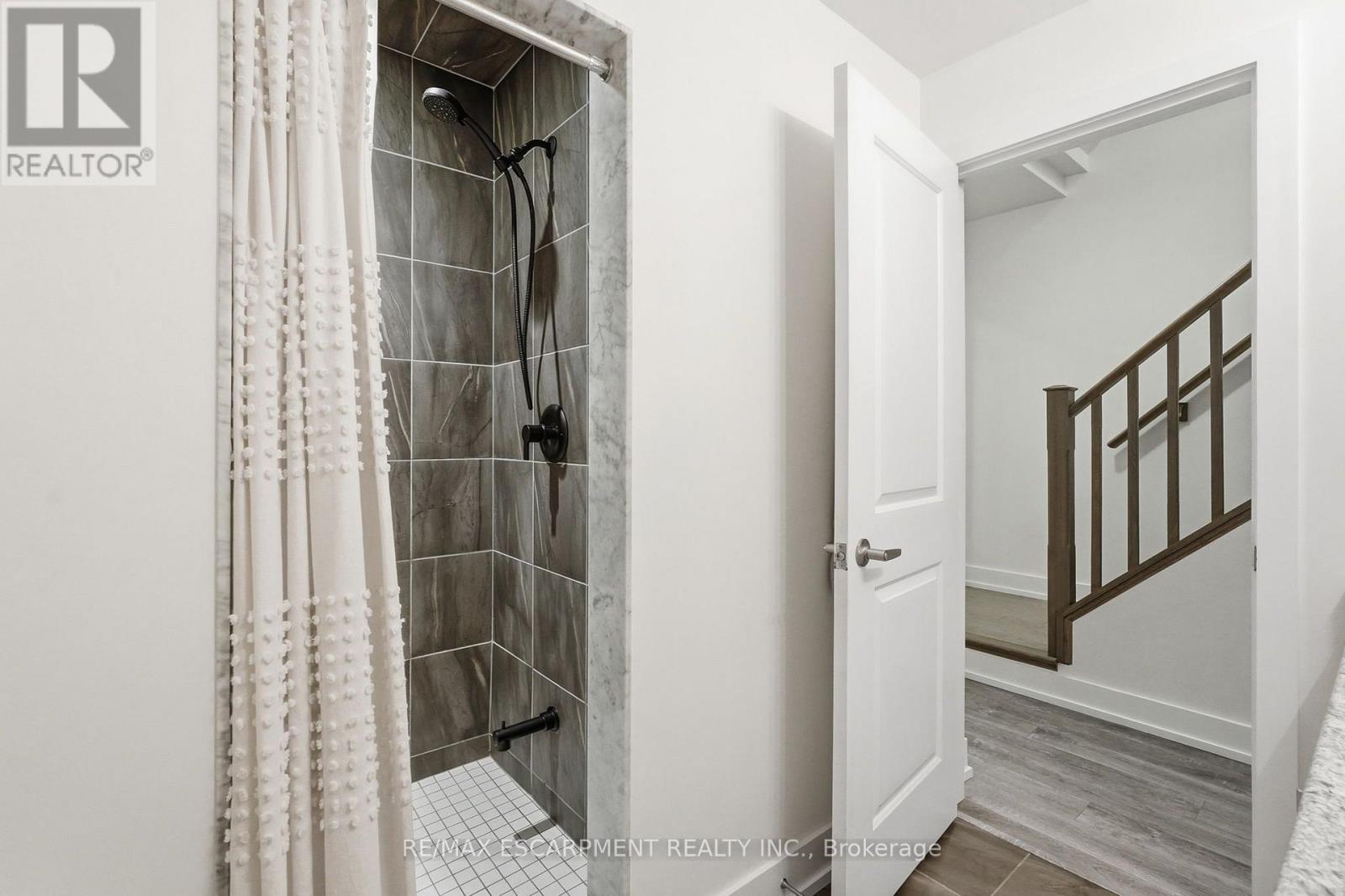 #18 261 SKINNER ROAD - 23