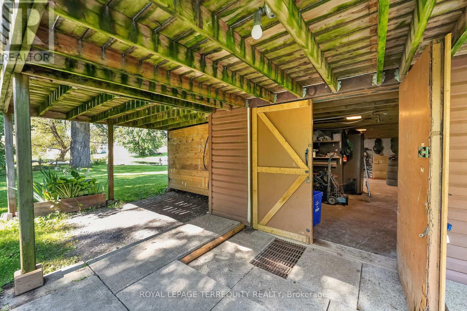 135 IZUMI WAY - 39