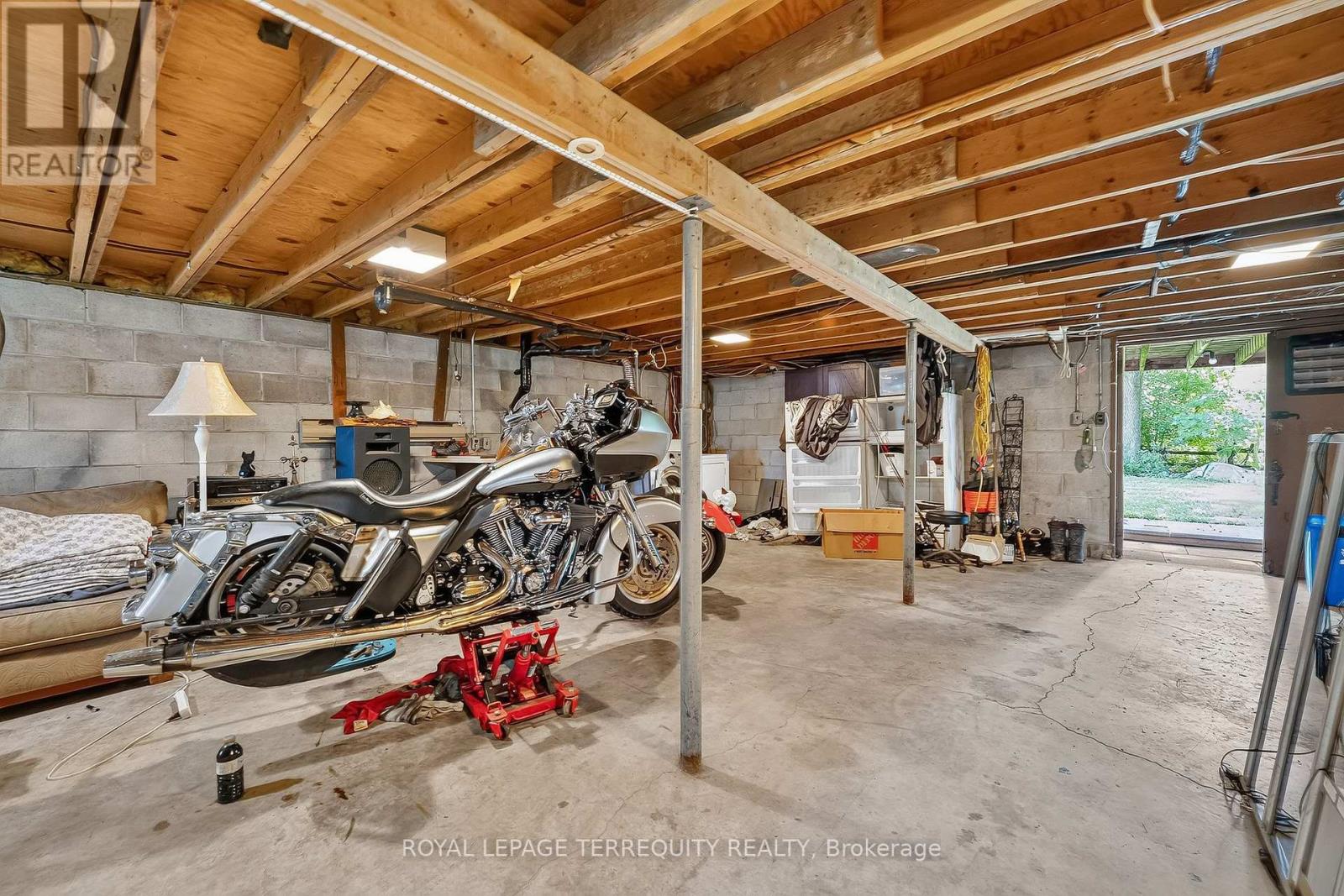 135 IZUMI WAY - 41
