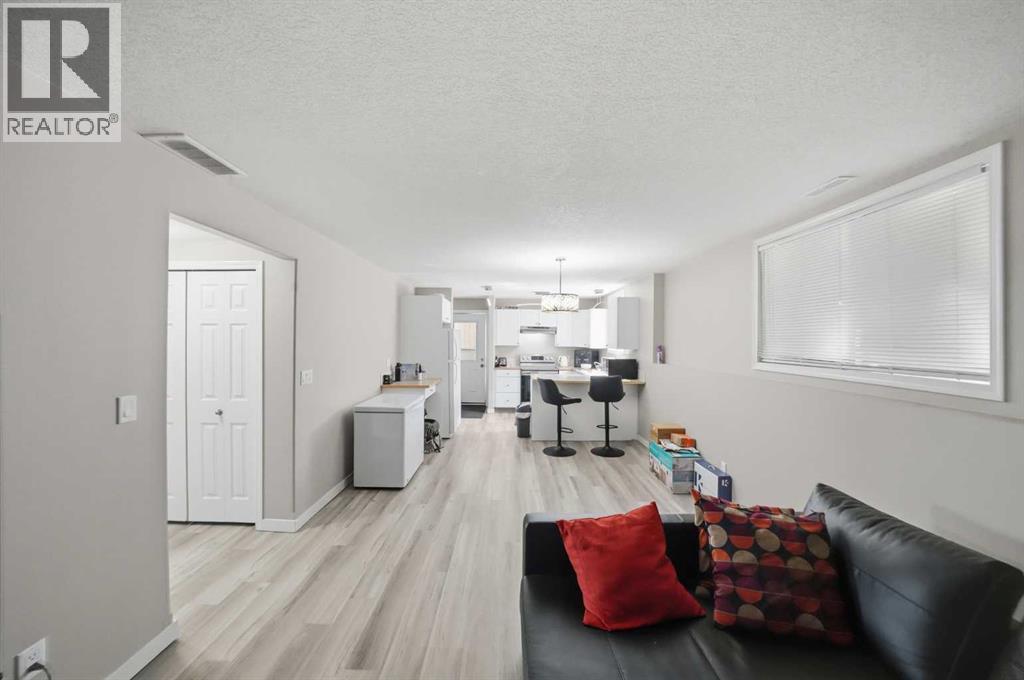 Listing photo – 228 Jenner Crescent, Red Deer