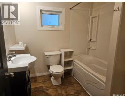 1017 Coteau Street W, Moose Jaw, SK S6H5G3 Photo 11