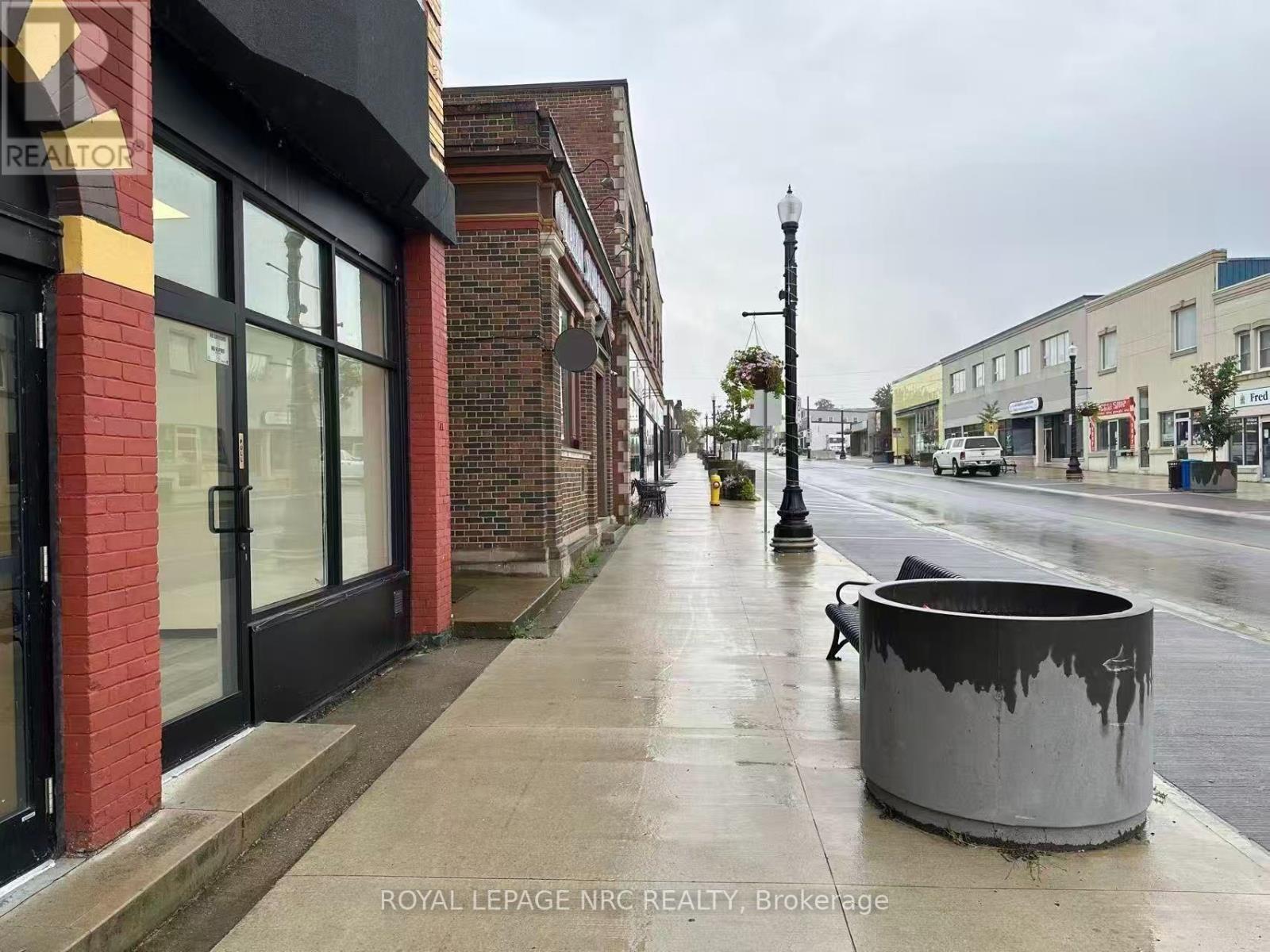 #A 35 Jarvis Street, Fort Erie (Central), Ontario, L2A2S3, Fort Erie (Central), Ontario — photo 2 of 5