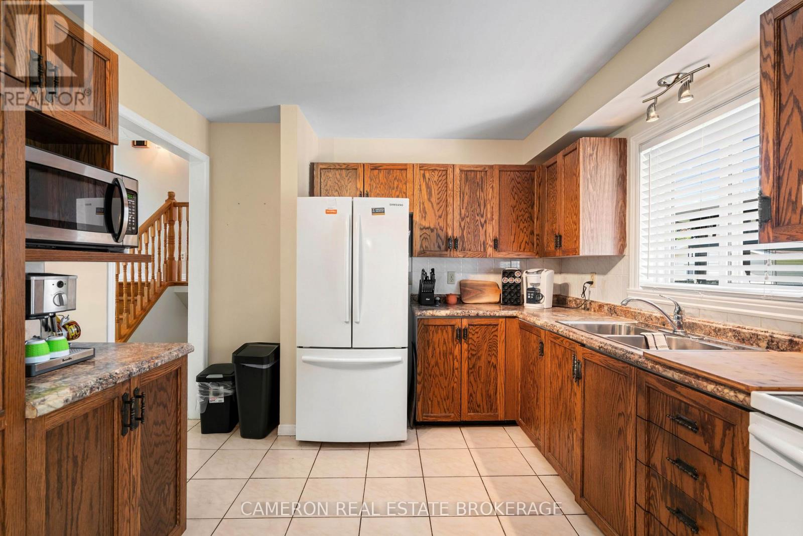 368 ANGELA CRESCENT - 12