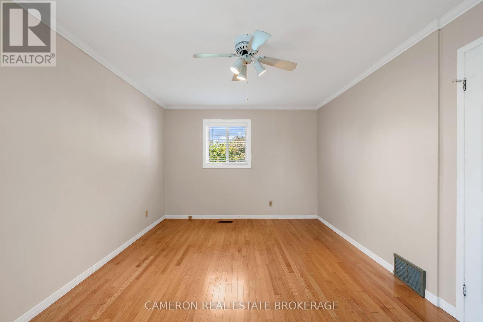 368 ANGELA CRESCENT - 18