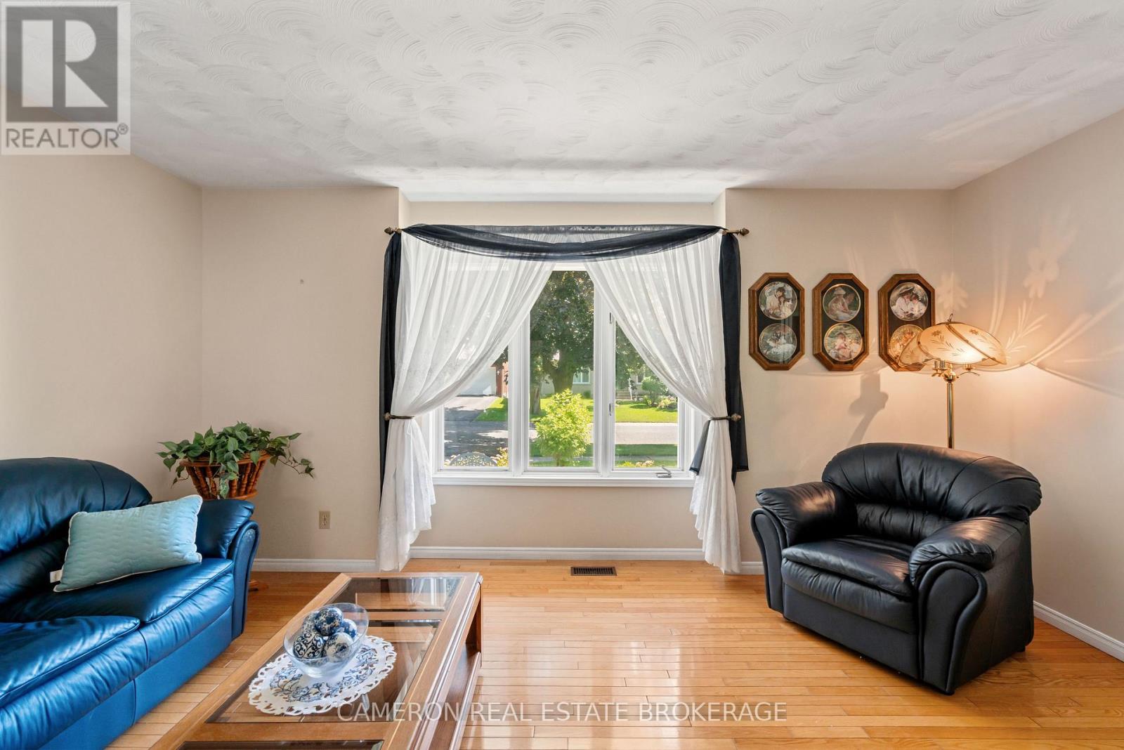 368 ANGELA CRESCENT - 9