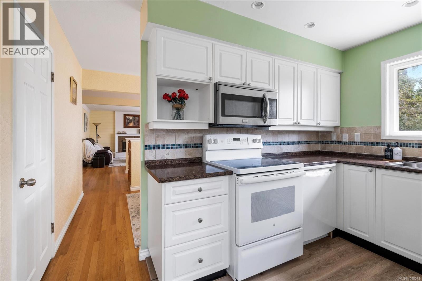  1640 Earlston Avenue, Saanich