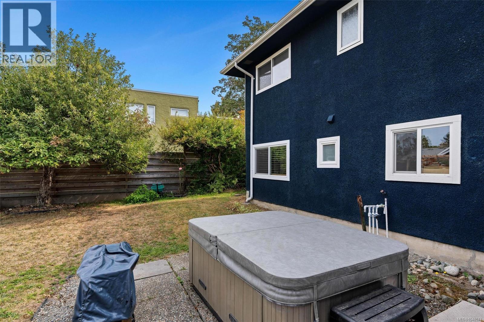  1640 Earlston Avenue, Saanich