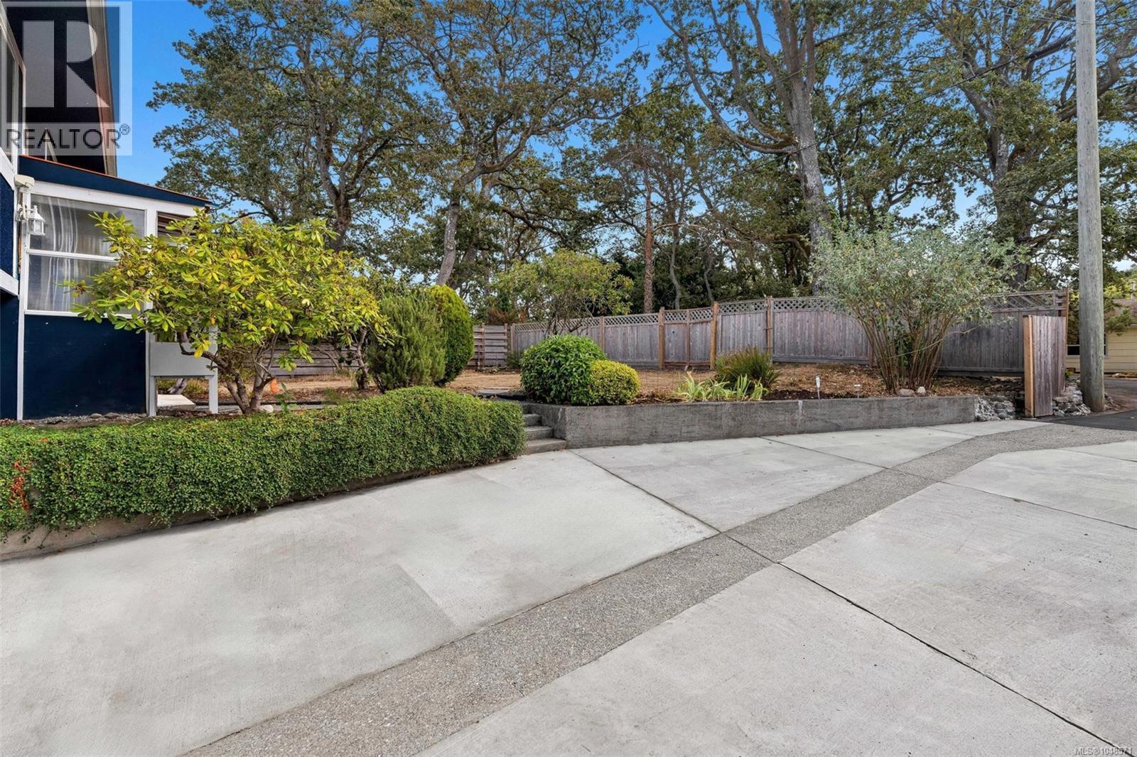  1640 Earlston Avenue, Saanich