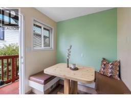Living room - 1640 Earlston Ave, Saanich, BC V8P2Z5 Photo 20