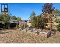 1640 Earlston Ave, Saanich, BC V8P2Z5 Photo 55