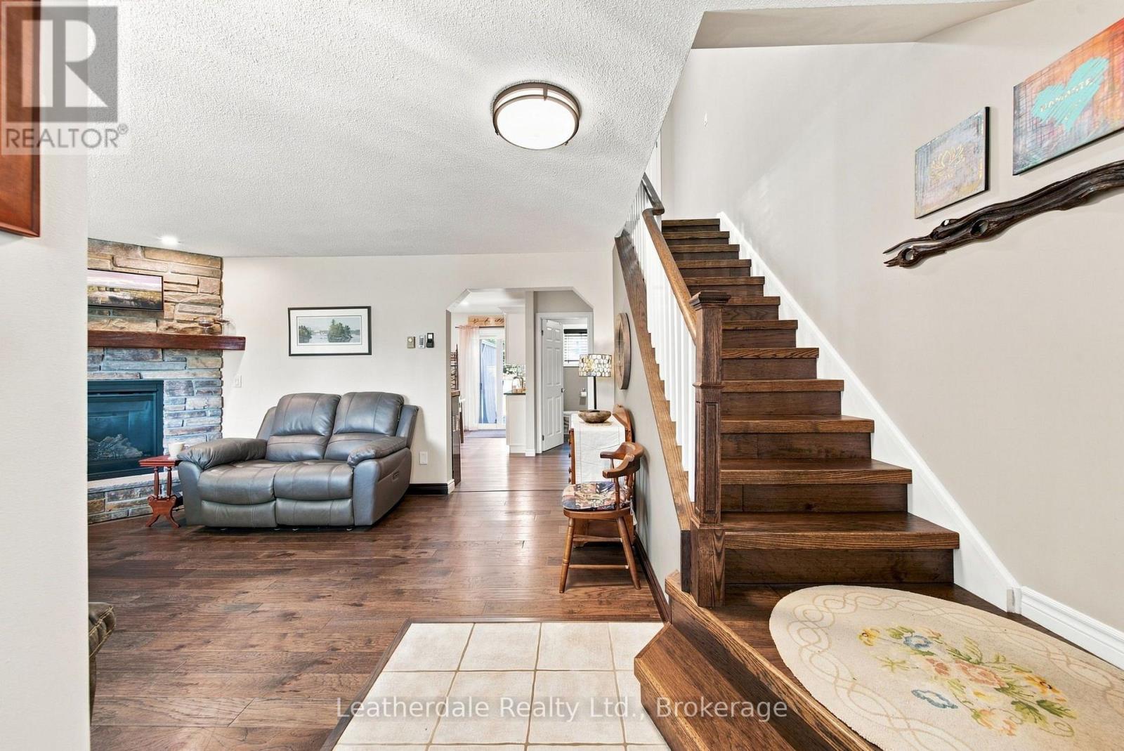 354 Arthur Street, Orillia, Ontario, L3V3M8, Orillia, Ontario — photo 2 of 5