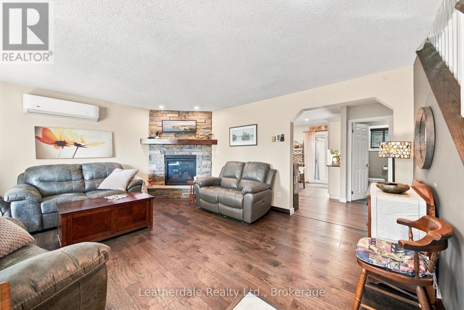 354 Arthur Street, Orillia, Ontario, L3V3M8, Orillia, Ontario — photo 3 of 5