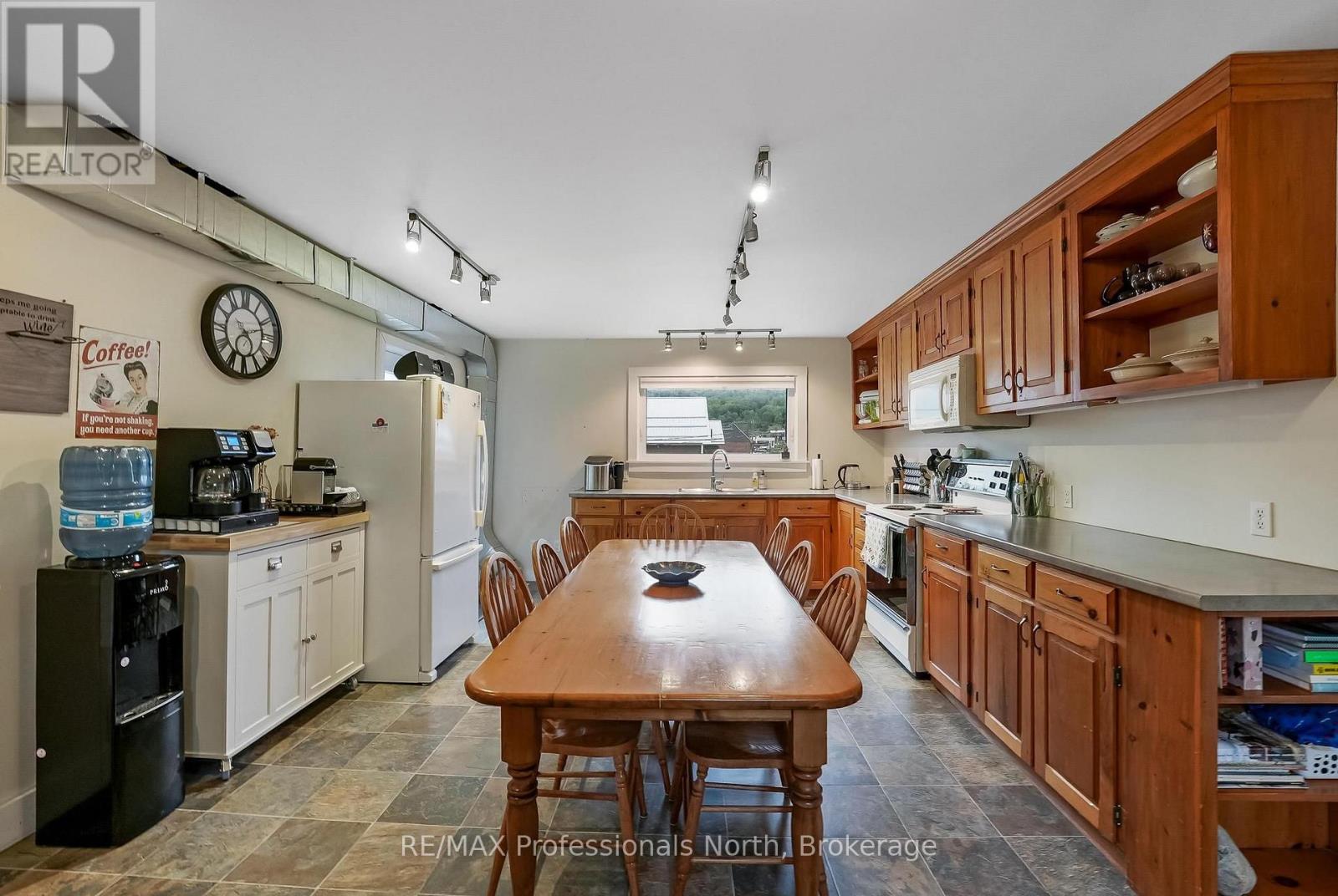33 MAPLE AVENUE - 11