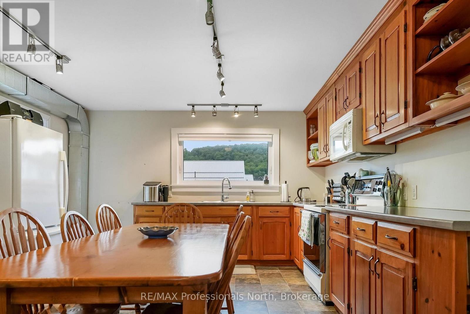 33 MAPLE AVENUE - 12