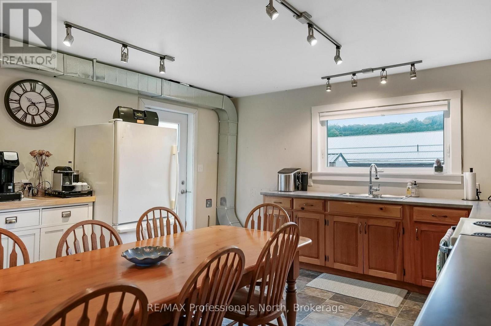 33 MAPLE AVENUE - 13