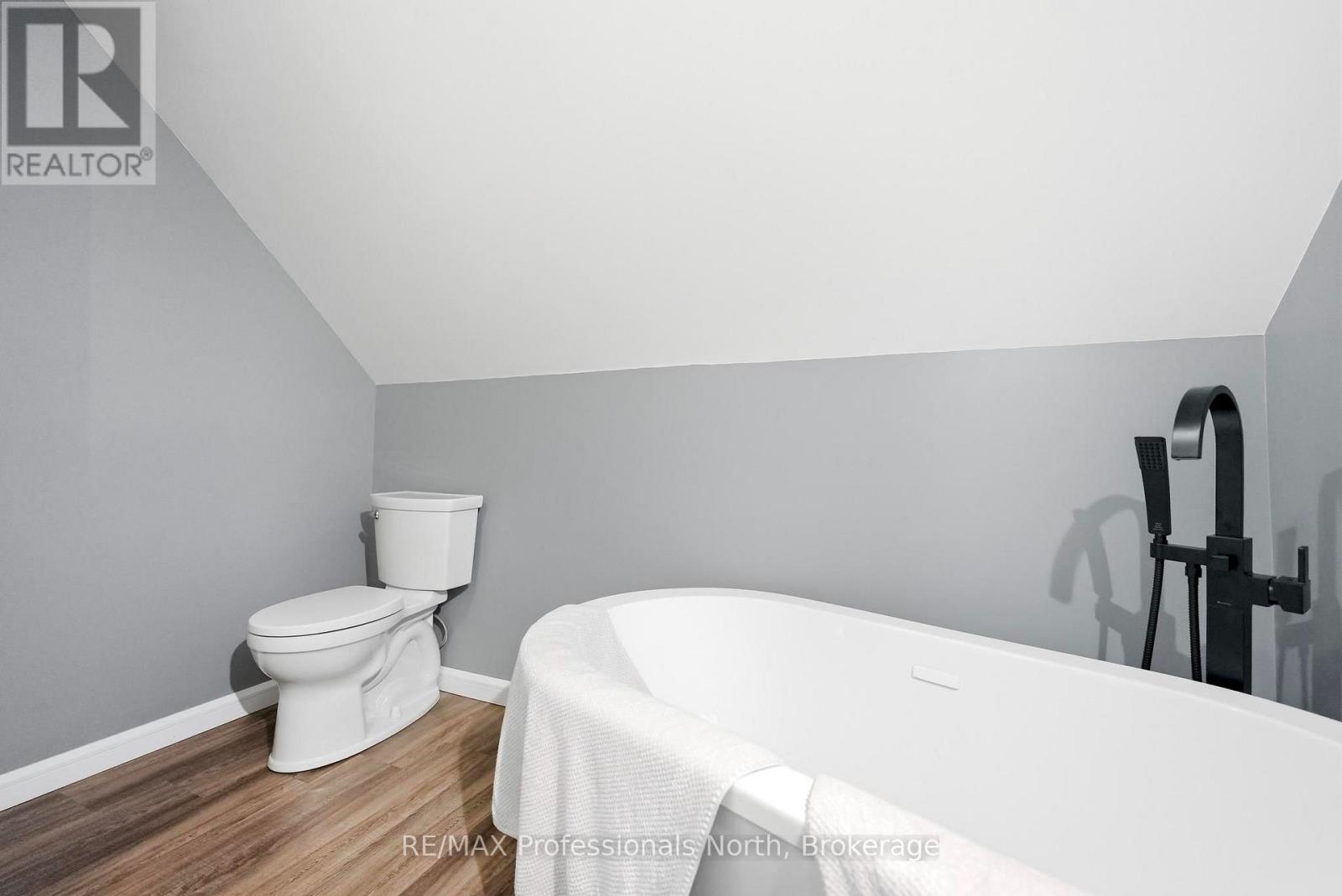 33 MAPLE AVENUE - 32